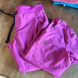 Electric orchid scrub set